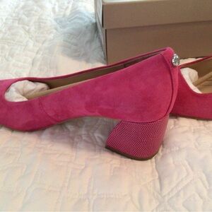 Donald Pliner Aquarius Suede Pump Women’s size 7.5